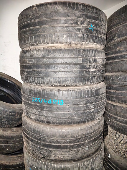 Bridgestone Kesärenkaat 225/40R18