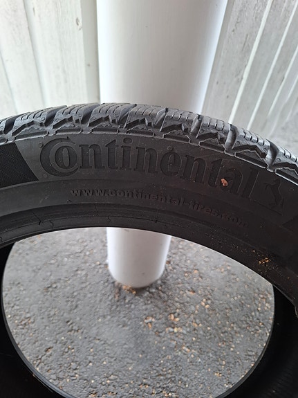 Continental ContiVikingContact 6 talvirengas 225/45 R17