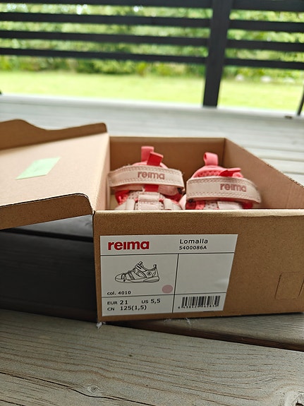 Reima Lomalla sandaalit