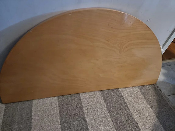 Artek malli 95  puolipyöreä  pöytä koko koivu