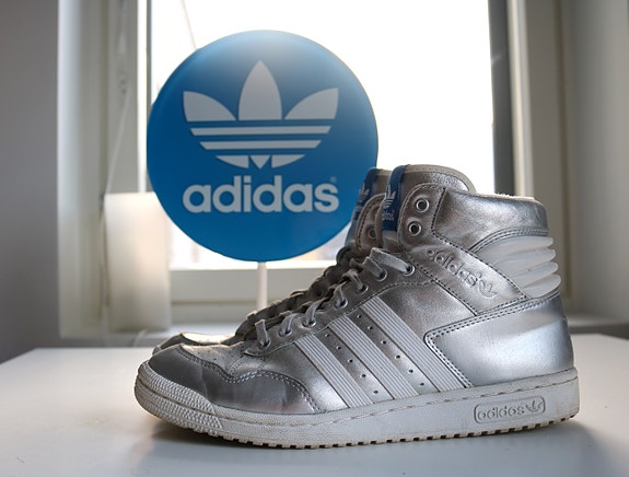 Adidas Pro Conference hopeiset kengät