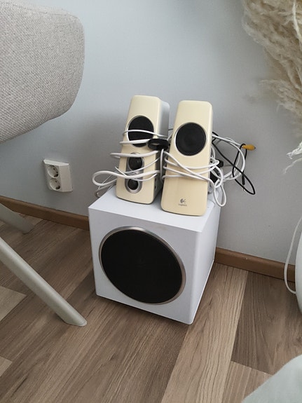 Logitech 2.1 kaiuttimet subwooferilla