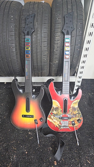 Guitar Hero -pelikitarat PS3