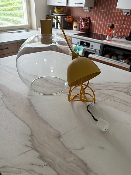 Ikea Sunneby kattovalaisin. (valaisinjohto ja lasikupu)
