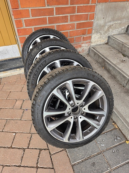 Mercedes Benz AMG vanteet 18" nastarenkaat