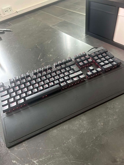 Razer blacwidow v3 näppäimistö
