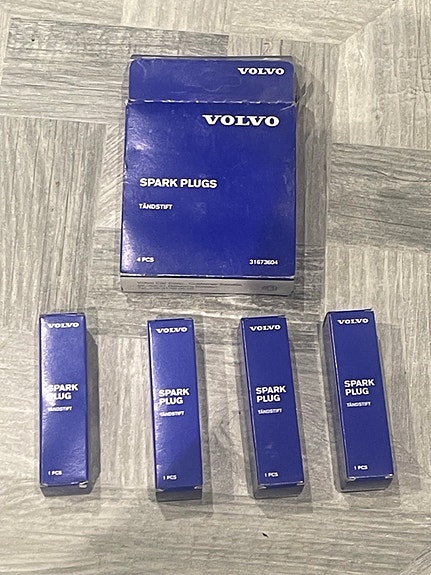 Volvo alkuperäiset iridium-sytytystulpat 31673604 / 32290011, 4 kpl