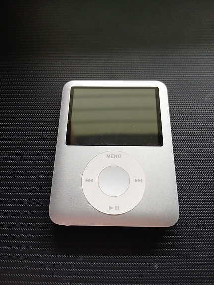 Apple iPod nano MP3-soitin hopea