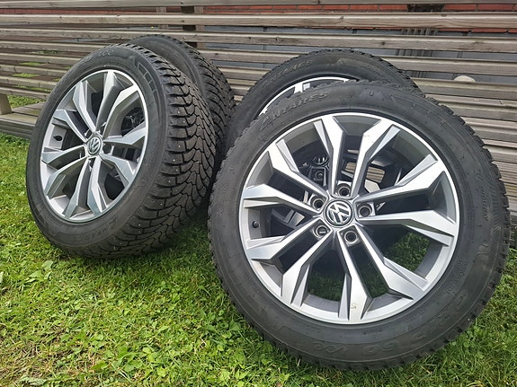 VW Passat GTE 17" alumiinivanteet + 215/55 R17 XL -nastarenkaat