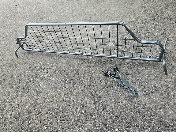 VW Golf Farmari 07-09 metallinen Travall koiraverkko