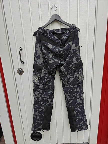 Mp-Asu ajohousut M harmaa musta camo camo