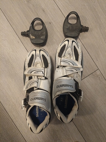 Shimano lukkokengät koko 42 + lukkopolkimet