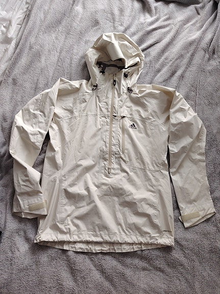 Valkoinen Adidas juoksutakki kokoa 38