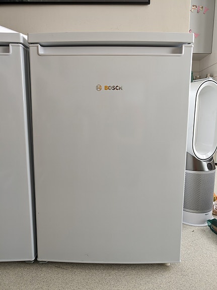 Bosch jääkaappi pakastinlokerolla