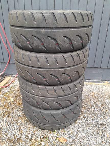 Semisliksit Toyo R888R