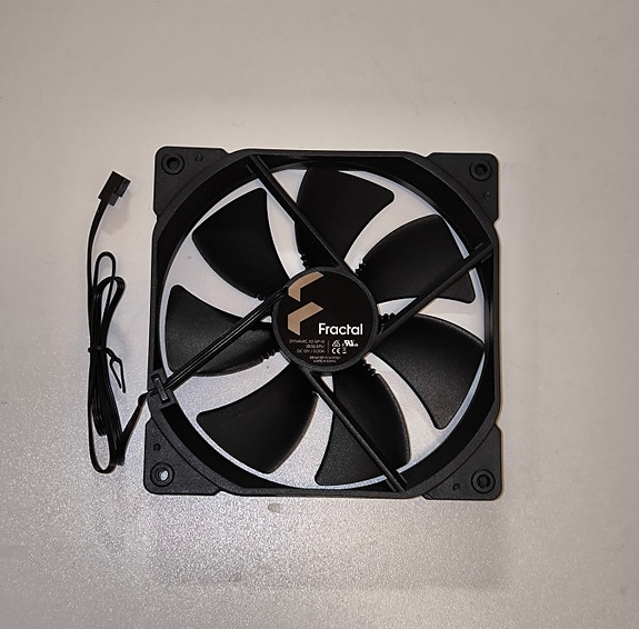 Uusi Fractal Design 140mm kotelotuuletin