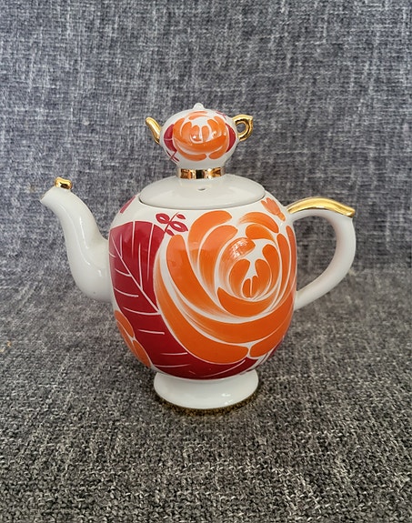 Lomonosov. Teekannu "Samovar ruusulla"