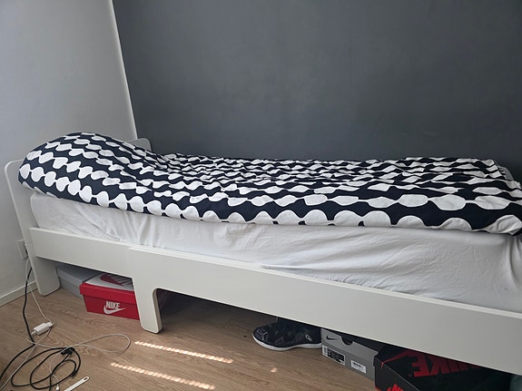 Lasten jatkettava sänky valkoinen