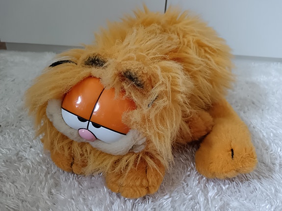 Kavinen Garfield pehmolelu pitkäkarvainen