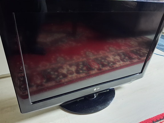 LG 32" taulutelevisio musta