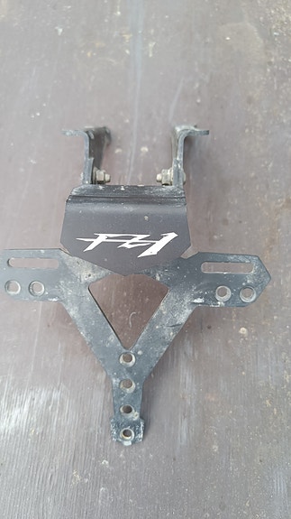 Yamaha FZ1 kilpiteline