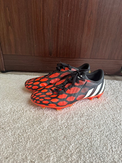 Koko 42 Adidas Predator nappikset
