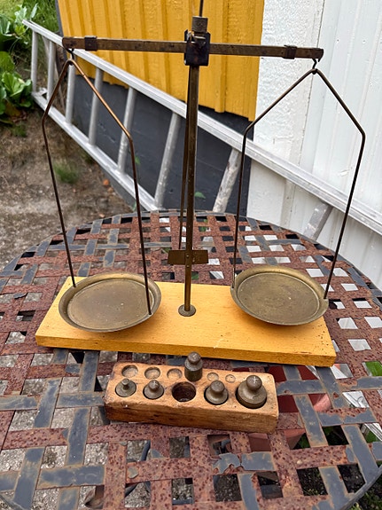 Vanha vaaka punnuksilla
