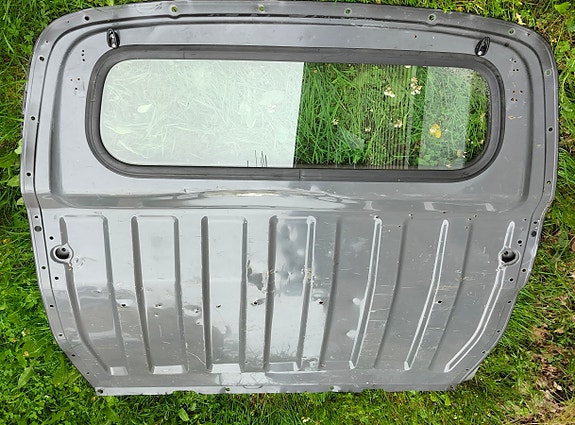 Toyota Hiace vm 2002 väliseinä ja kehikko
