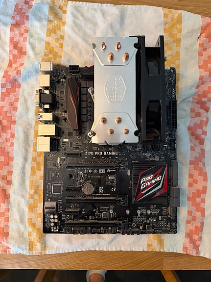 Intel i5-6600K CPU + Cooler Master jäähy + Asus Z170 Pro Gaming emolevy