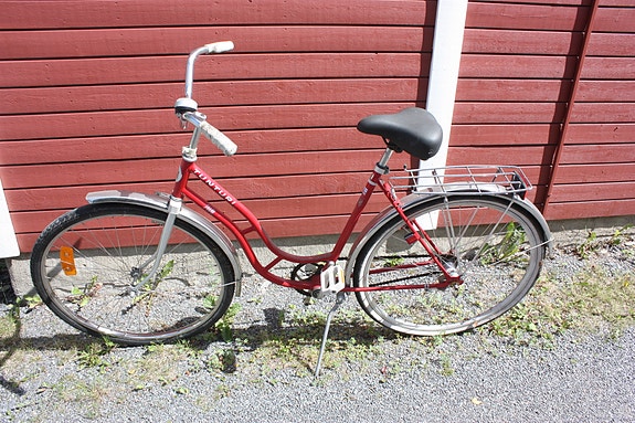 Tunturi naisten kaupunkipyörä 28" punainen