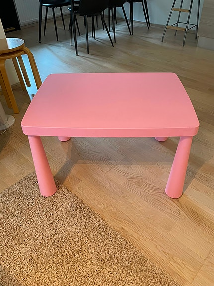 IKEA lasten pöytä vaaleanpunainen muovinen