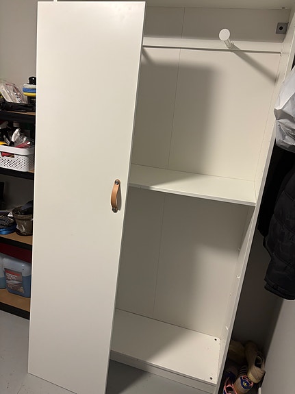 IKEA valkoinen vaatekaappi