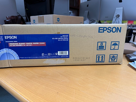 Epson Premium Glossy Photo Paper -valokuvapaperirulla (16" / 40,6 cm)
