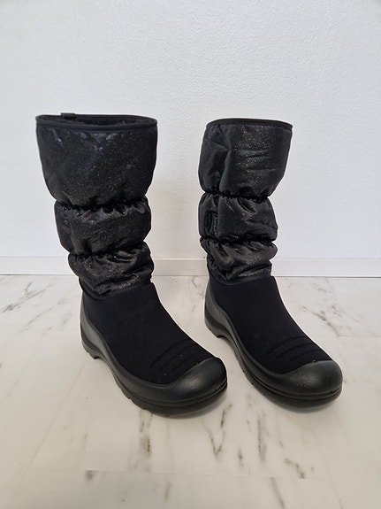 39 Kuoma Glitter uudet, mustat naisten toppasaappaat Espoo