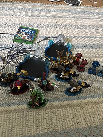 Skylanders Imaginators Xbox One peli ja hahmoja