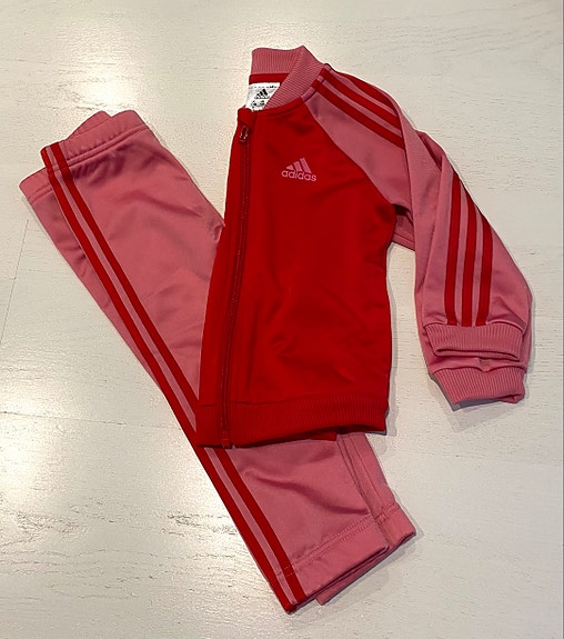 Uusi Adidas verryttelypuku
