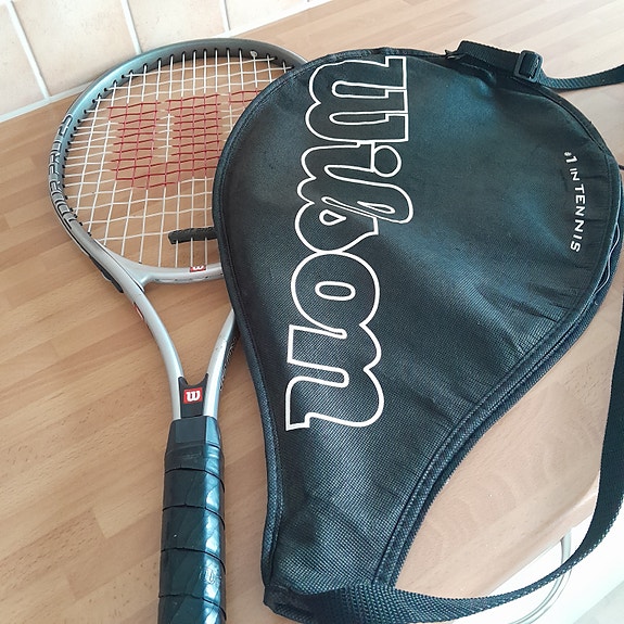 Wilson tennismaila suojapussilla