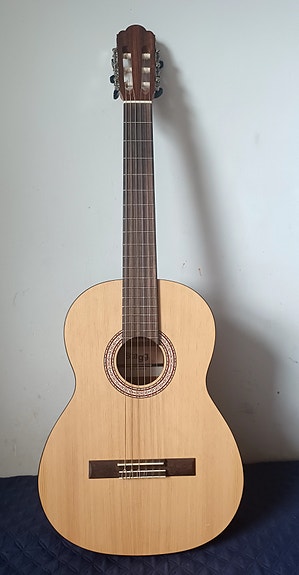 Stagg akustinen kitara