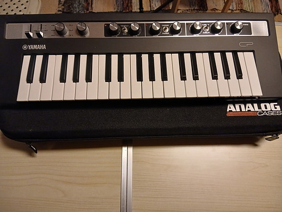 Yamaha reface cp + analog case