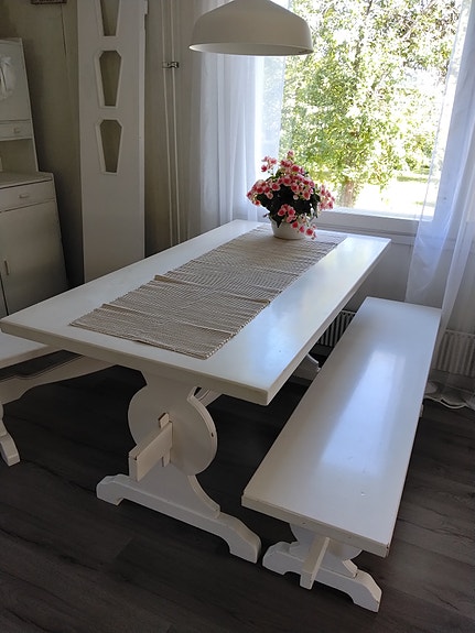 Pirtinpöytä ja penkit