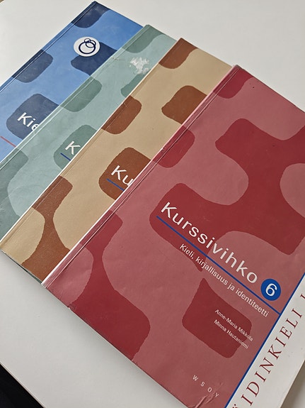 Äidinkieli ja kirjallisuus kurssivihkot 4–6 + Kielenhuollon vihko