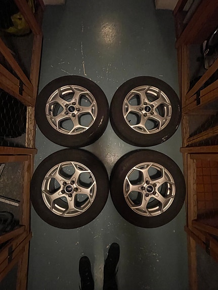 Continental 205/60 R16 renkaat alkuperäisillä ford vanteilla