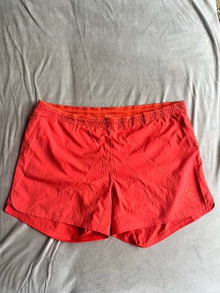 Haglöfs miesten oranssit shortsit, iso XL