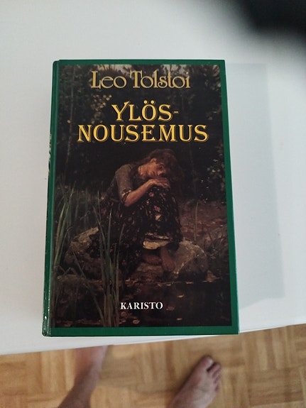 Leo Tolstoi: Ylösnousemus kovakantinen kirja