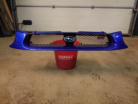 Subaru Impreza Bugeye STI S202 etusäleikkö sininen