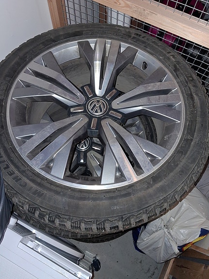 Vw 18' talvirenkaat vanteilla 245/45  18