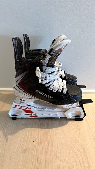 Bauer Vapor Fly40 koko 3EE/36 musta/valkoinen