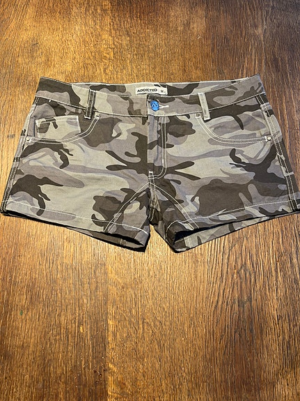 Addicted Camo-shortsit