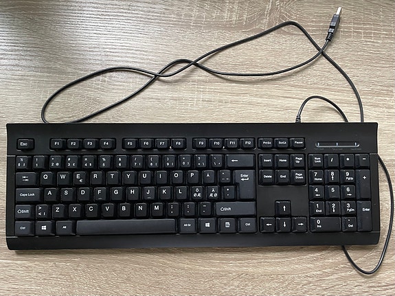 Langallinen USB-näppäimistö