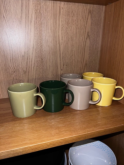 Iittala mukit värilajitelma